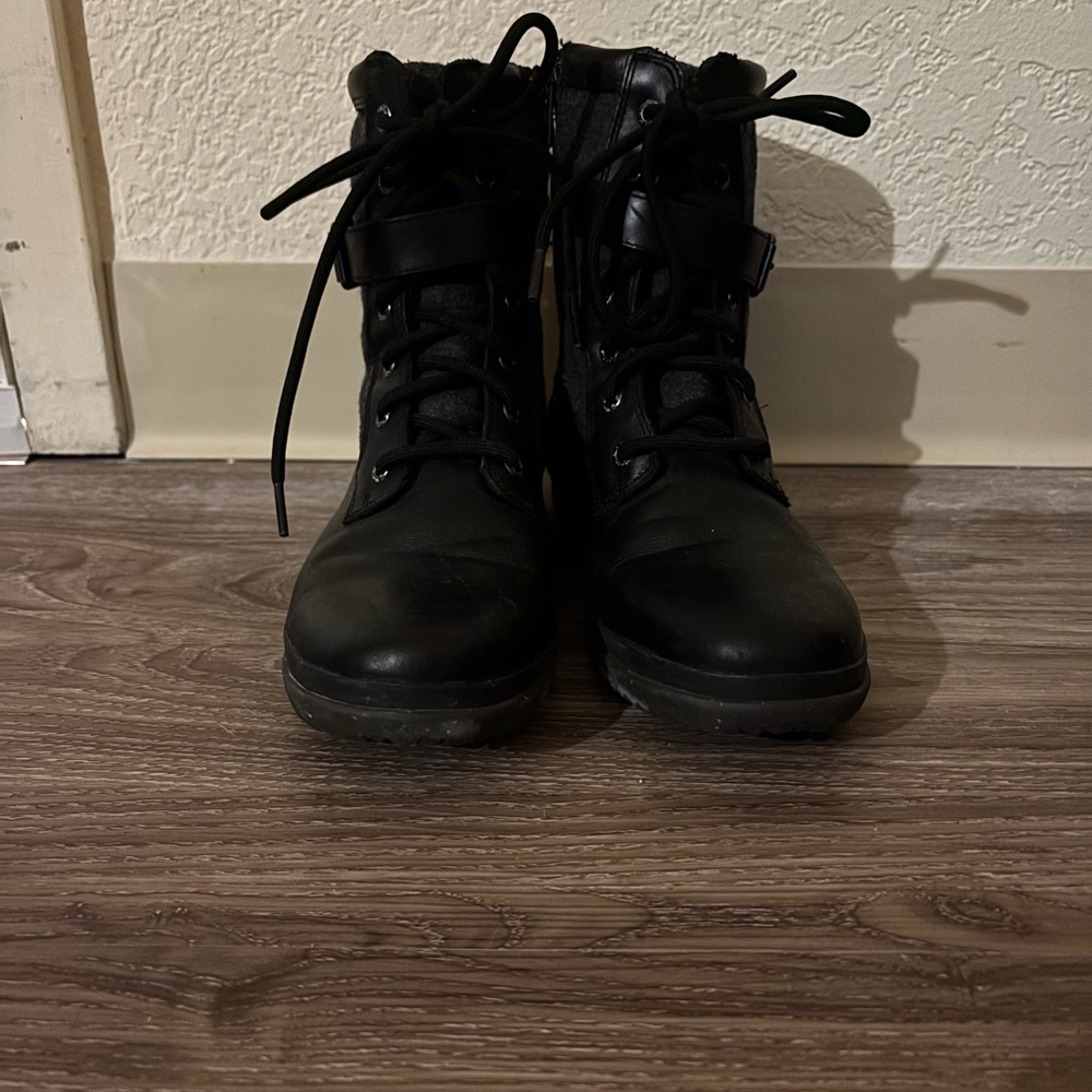 UGG Black Women's Waterproof Lined Boots